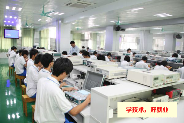 广州市白云工商技师学院机电工程实训场室