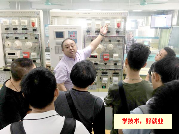 广州市白云工商技师学院机电工程实训场室