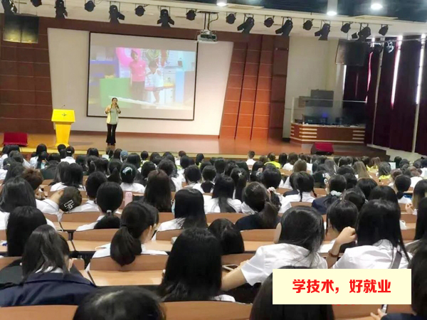 广州白云工商技师学院幼教讲座