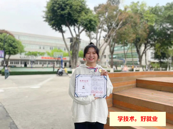 广州白云工商技师学院学子获奖