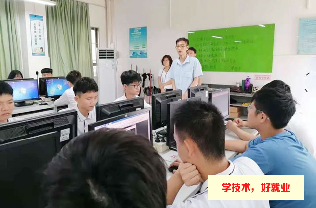 广州白云工商技师学院机电系学子